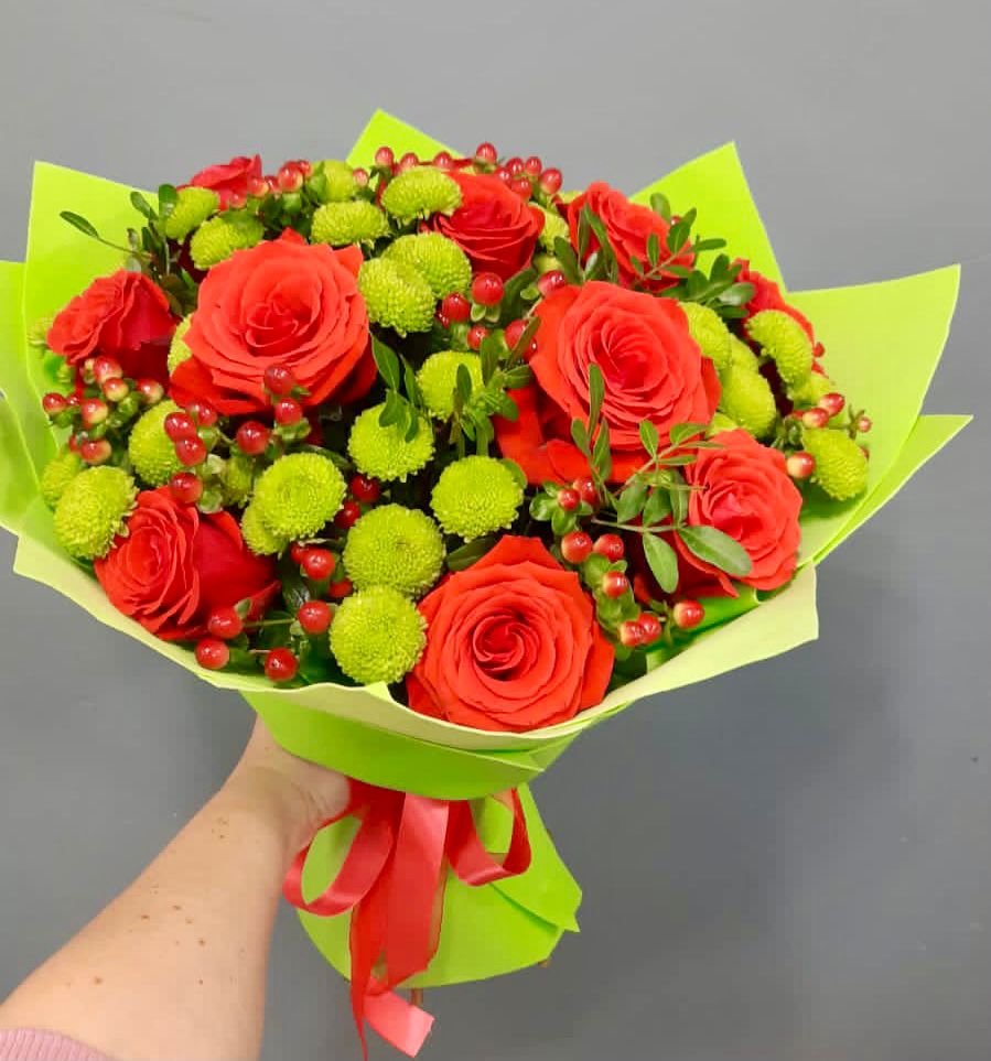 Букет цветов из: Хризантемы и Розы в Молодежном Республики Крым