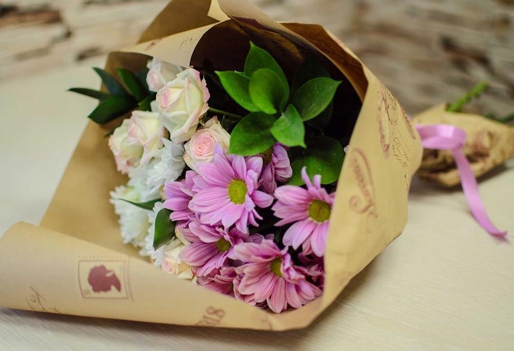 Букет цветов из: Розы и Хризантемы в Молодежном Республики Крым