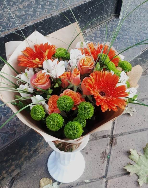 Букет цветов из: Герберы, Хризантемы, Альстромерии и Розы в Молодежном Республики Крым