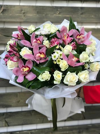Букет цветов из: Розы и Хризантемы в Молодежном Республики Крым