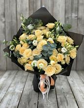 Букет цветов из:  Розы и Лизиантусы в Молодежном Республики Крым