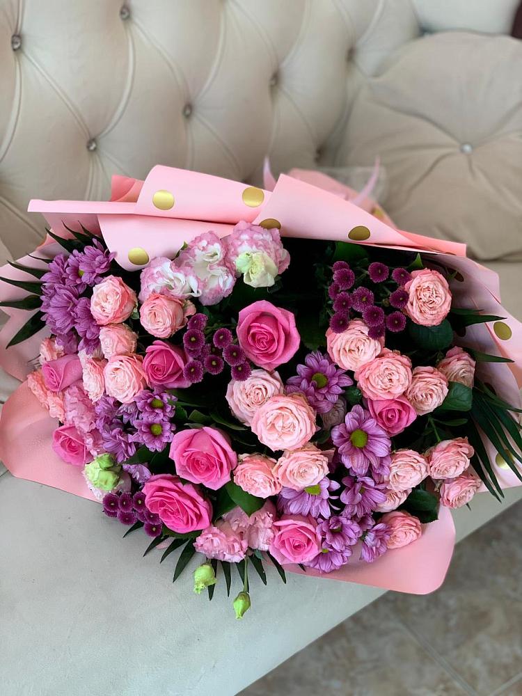 Букет цветов из: Хризантемы, Розы и Лизиантусы в Молодежном Республики Крым