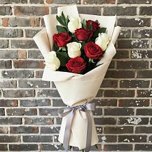 Букет цветов из:  Розы в Молодежном Республики Крым