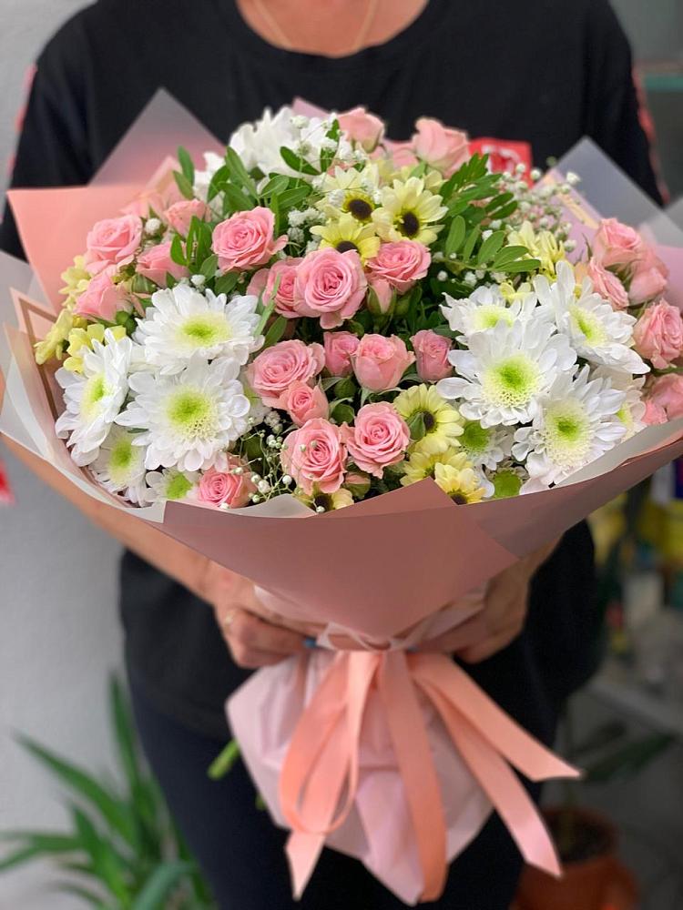 Букет цветов из: Розы и Хризантемы в Молодежном Республики Крым