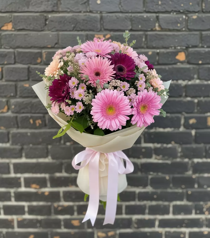 Букет цветов из: Герберы и Хризантемы в Молодежном Республики Крым