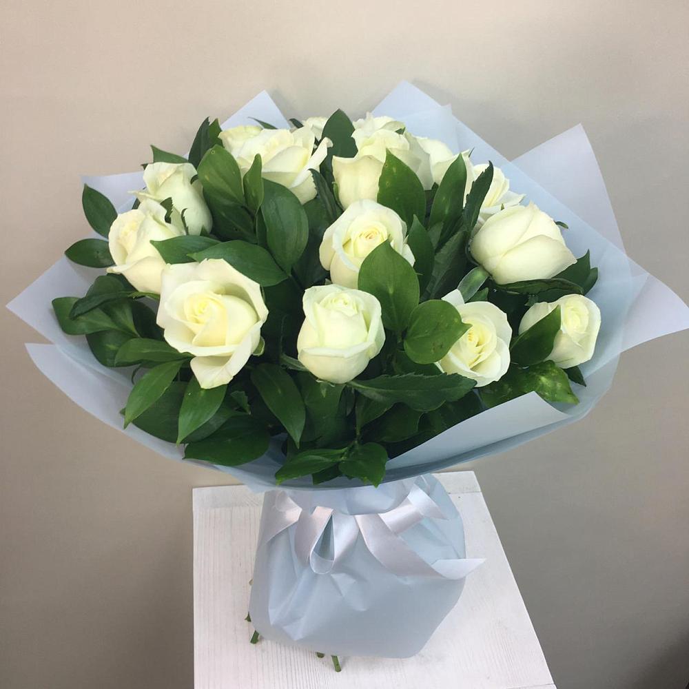Букет 15 Белых роз Проуд в Молодежном Республики Крым