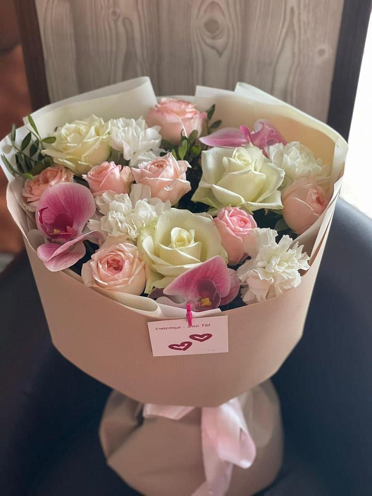 Букет цветов из: Орхидеи, Розы и Гвоздики в Молодежном Республики Крым