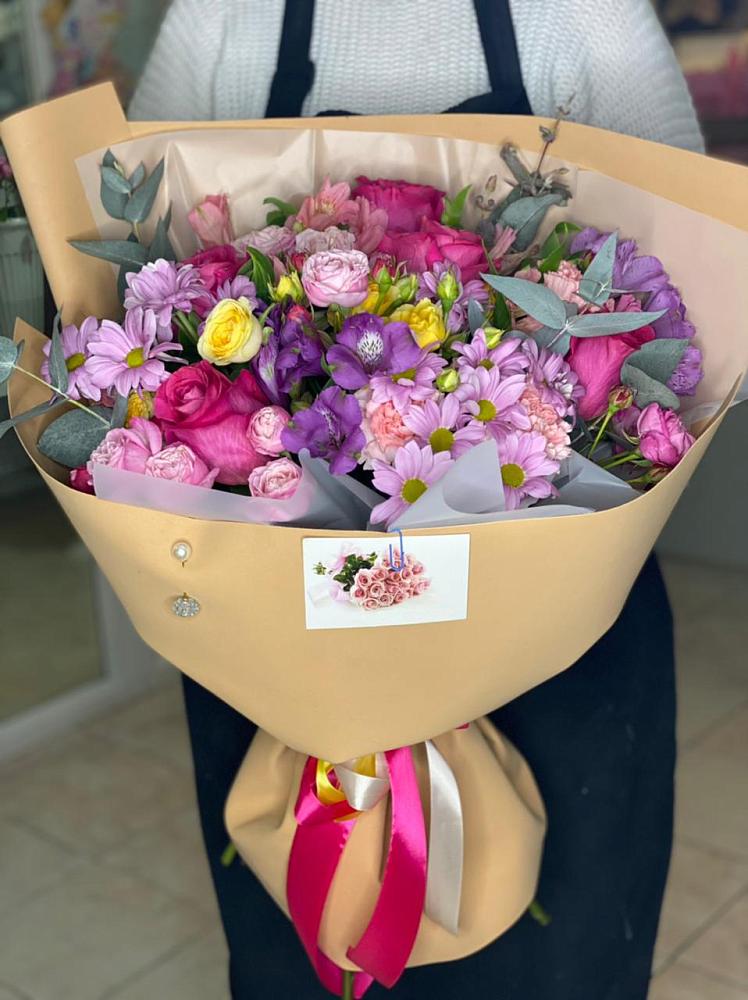 Букет цветов из: Хризантемы, Гвоздики и Альстромерии в Молодежном Республики Крым