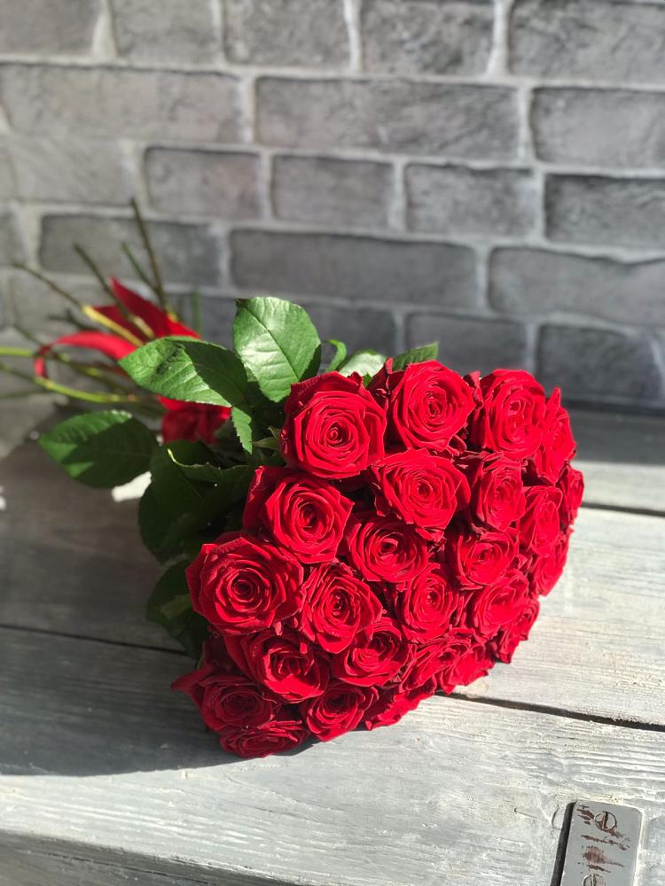 Букет Красные розы Фридом в Молодежном Республики Крым