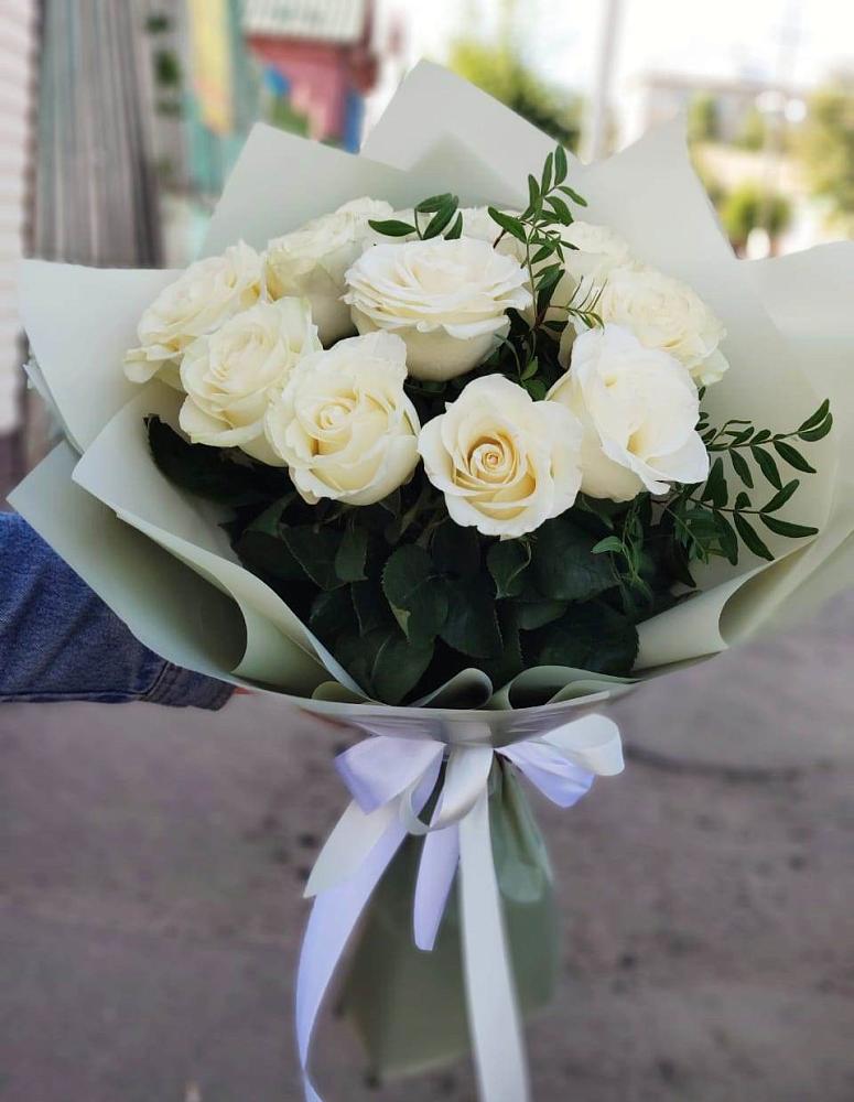 Букет Белые розы Проуд в Молодежном Республики Крым