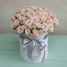 Цветочная композиция из Розы в шляпной коробке в Молодежном Республики Крым