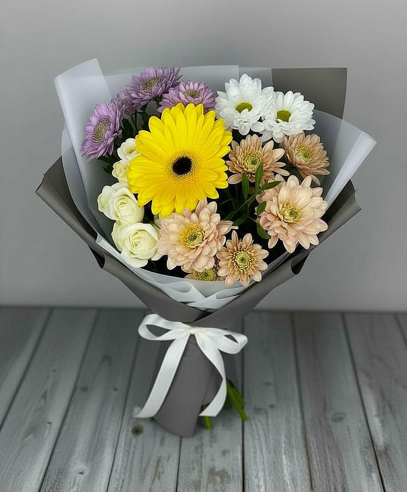 Букет цветов из: Розы, Герберы и Хризантемы в Молодежном Республики Крым