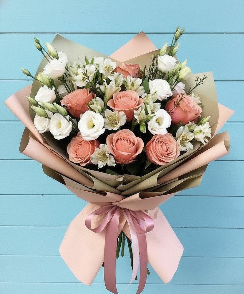 Букет цветов из: Розы, Альстромерии и Лизиантусы в Молодежном Республики Крым