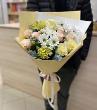 Букет цветов из:  Альстромерии, Розы и Хризантемы в Молодежном Республики Крым