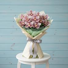Букет цветов из:  Орхидеи и Розы #REPLACE_PRED# Молодежном Республики Крым
