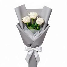 Букет 3 белые розы в Молодежном Республики Крым