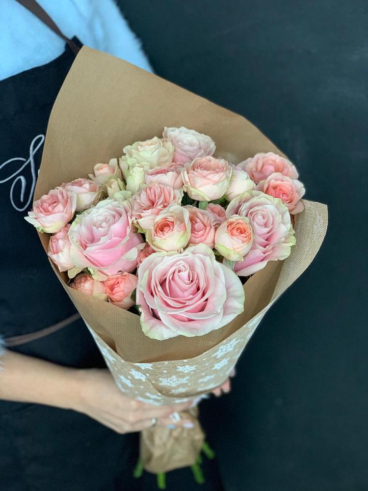 Букет цветов из: Хризантемы и Розы в Молодежном Республики Крым