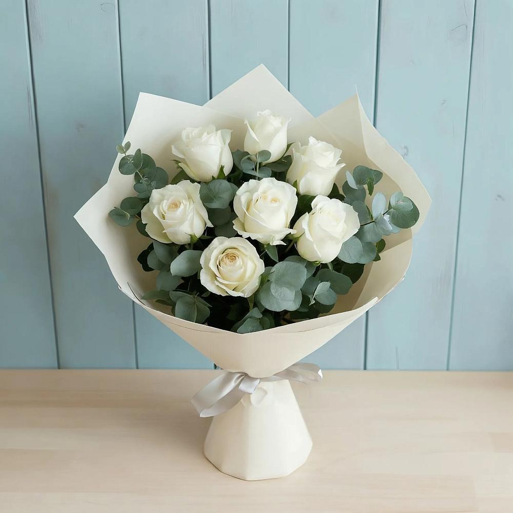 Букет Белые розы в Эвкалипте в Молодежном Республики Крым