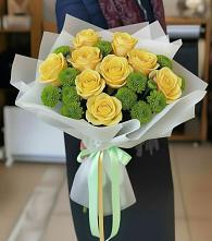 Букет цветов из:  Хризантемы и Розы в Молодежном Республики Крым