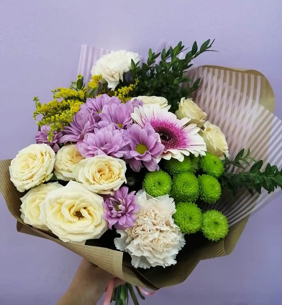 Букет цветов из: Хризантемы, Розы, Гвоздики и Герберы в Молодежном Республики Крым