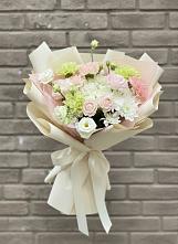 Букет цветов из:  Гвоздики, Розы, Лизиантусы и Хризантемы в Молодежном Республики Крым