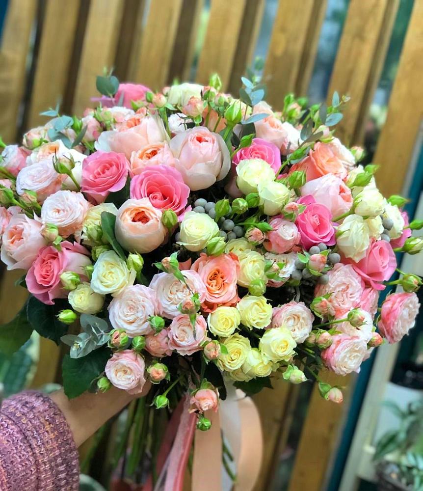 Букет цветов из: Розы в Молодежном Республики Крым