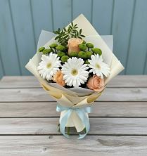 Букет цветов из:  Герберы, Розы и Хризантемы в Молодежном Республики Крым