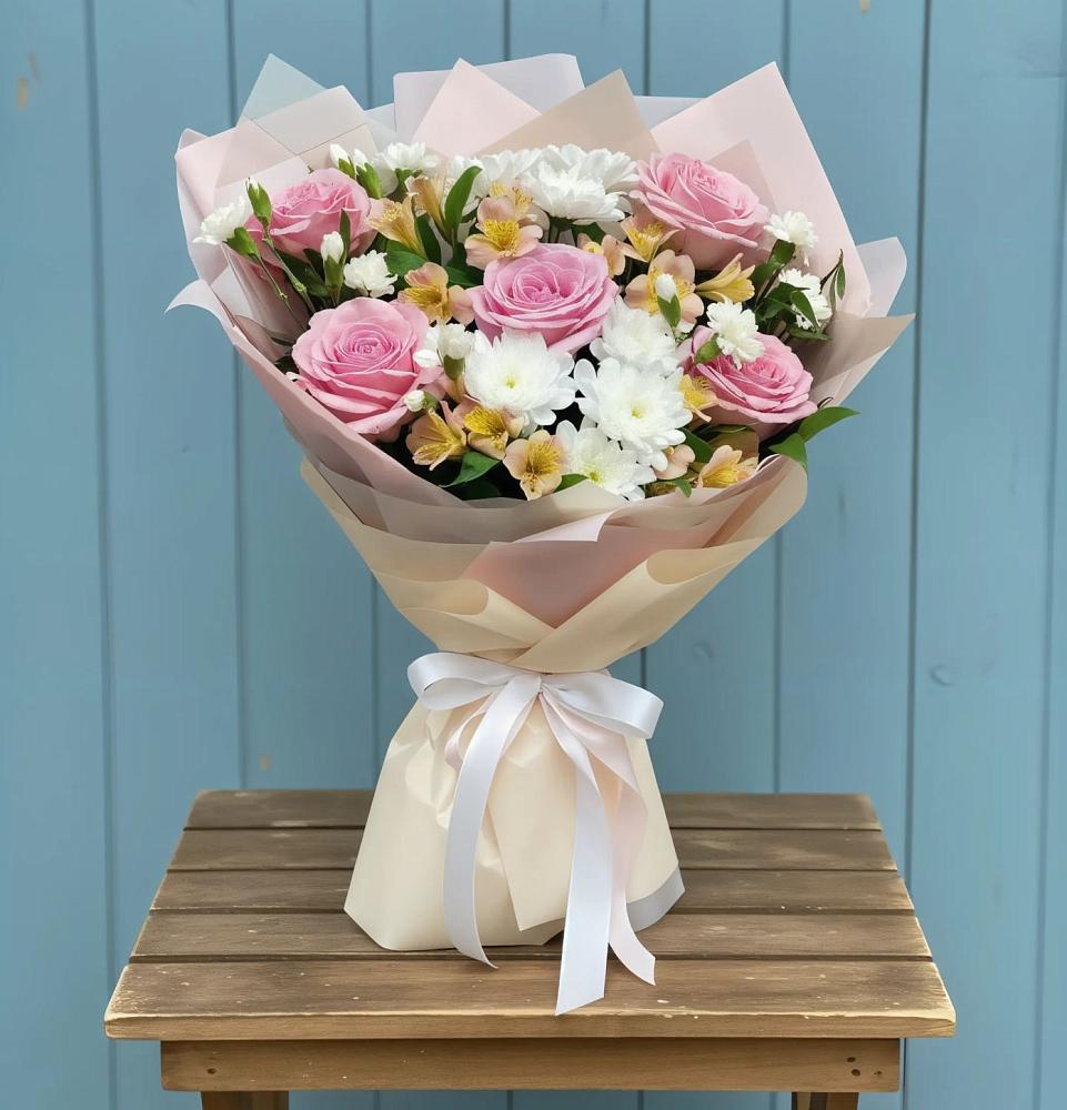 Букет цветов из: Гвоздики, Орхидеи и Розы в Молодежном Республики Крым