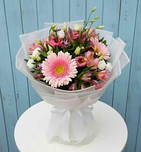 Букет цветов из:  Герберы, Альстромерии и Лизиантусы в Молодежном Республики Крым