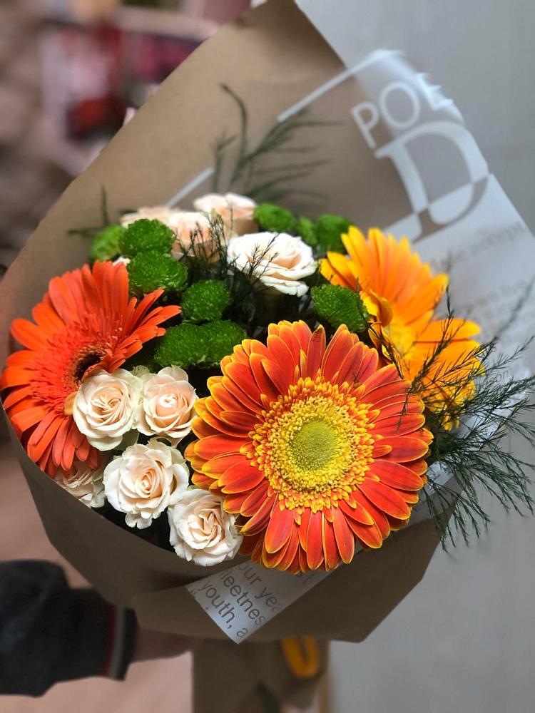 Букет цветов из: Герберы, Хризантемы и Розы в Молодежном Республики Крым