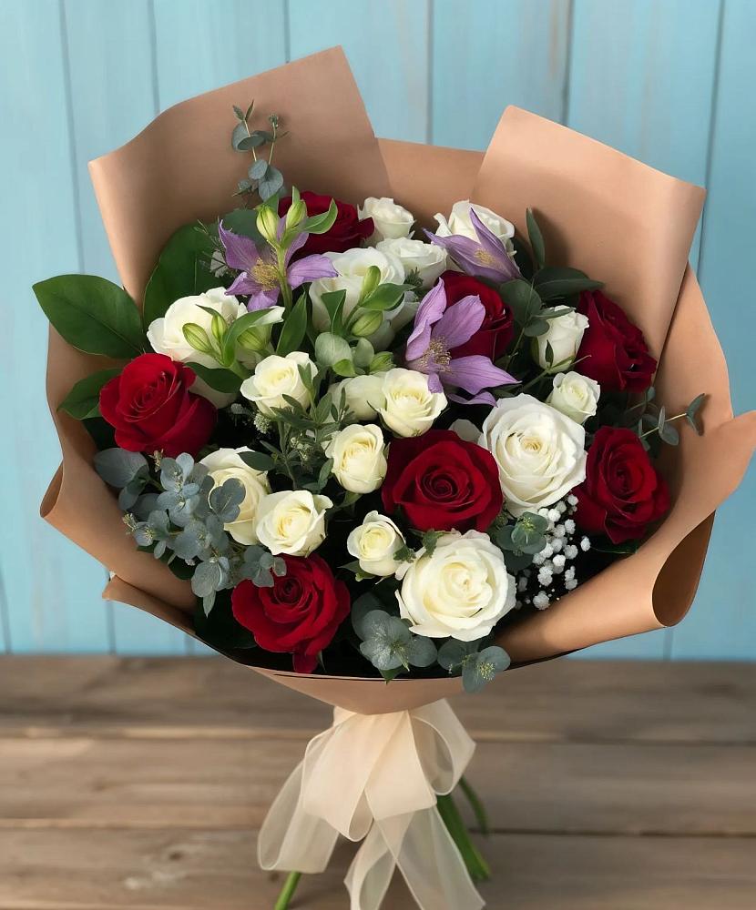 Букет цветов из: Розы и Альстромерии в Молодежном Республики Крым