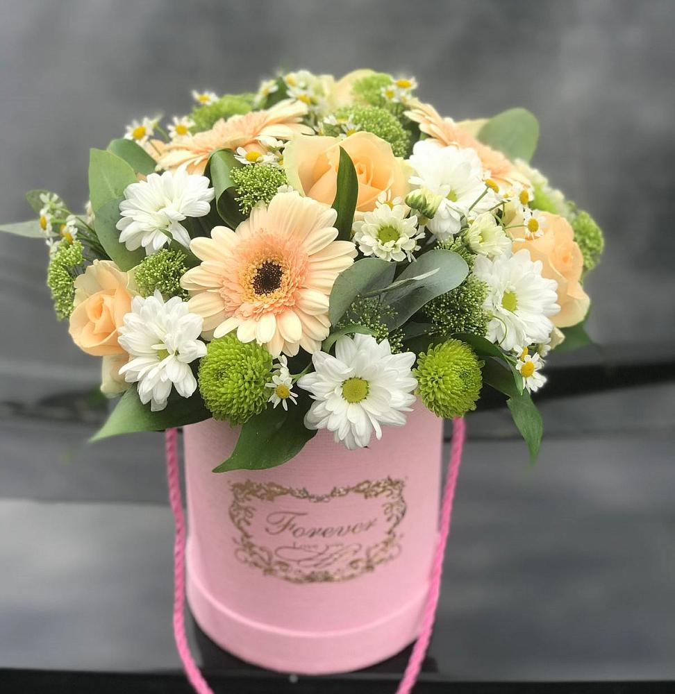 Цветочная композиция из Розы, Герберы и Хризантемы в шляпной коробке в Молодежном Республики Крым