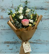 Букет цветов из:  Розы и Лизиантусы в Молодежном Республики Крым