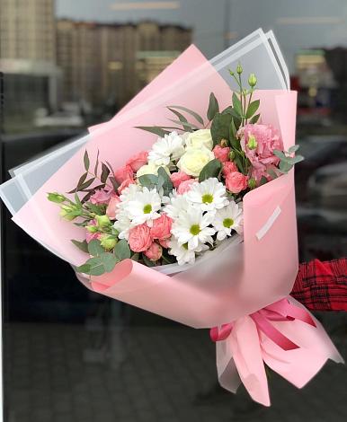 Букет цветов из: Розы, Лизиантусы и Хризантемы в Молодежном Республики Крым