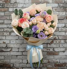Букет цветов из:  Розы, Лизиантусы и Гвоздики в Молодежном Республики Крым