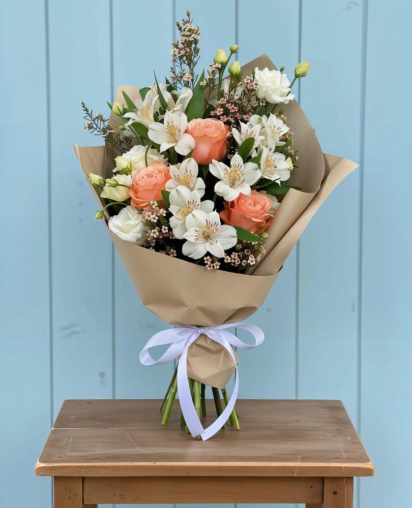 Букет цветов из: Альстромерии, Лизиантусы, Розы и Хризантемы в Молодежном Республики Крым