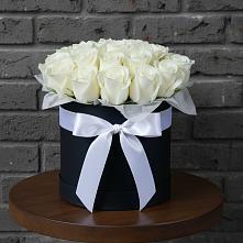 Цветочная композиция из Розы в шляпной коробке в Молодежном Республики Крым