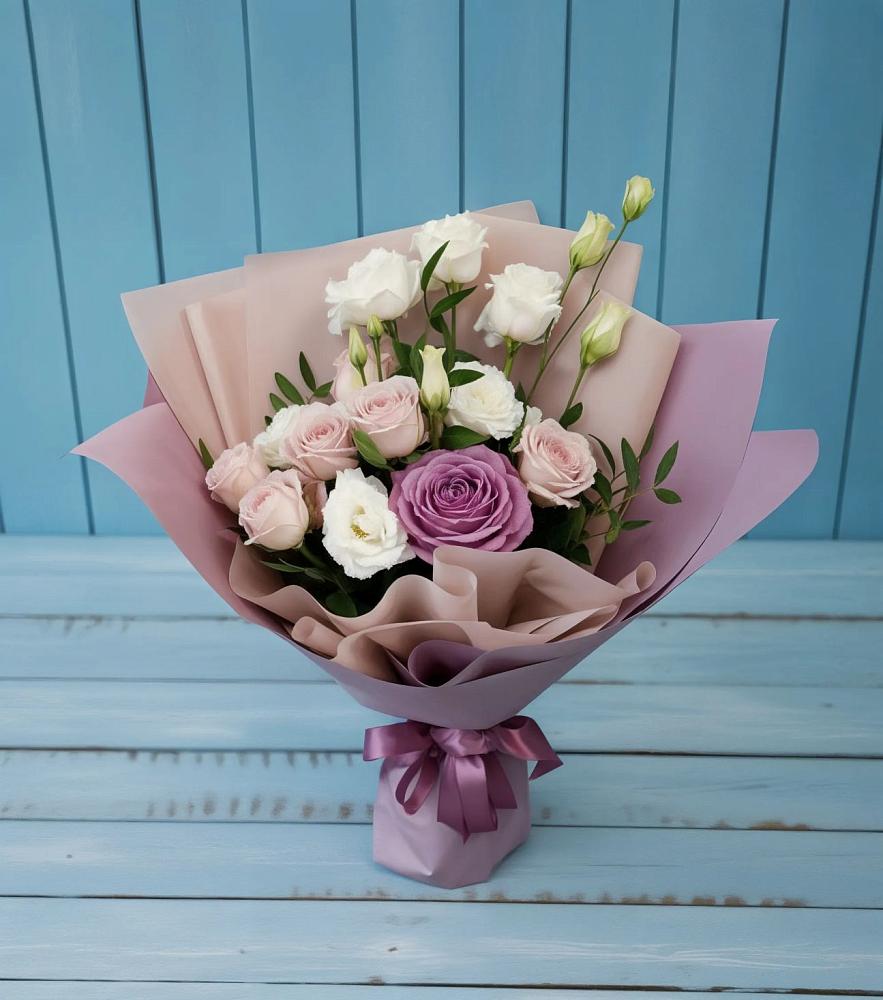 Букет цветов из: Розы и Лизиантусы в Молодежном Республики Крым